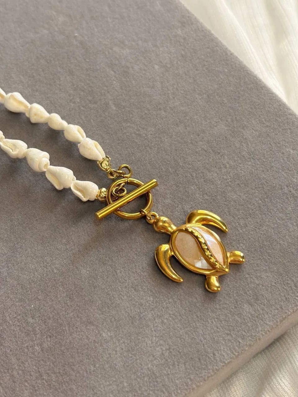 Seashell Turtle Necklace — Summer Necklaces, photo 2 of 3