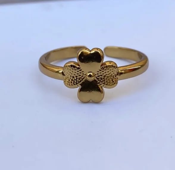Golden Clover Ring — Rings, photo 1 of 2